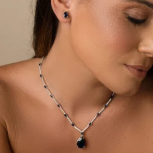 Conjunto Vanilla Gota com Zircônias Safira Azul Banhado em Ródio Branco